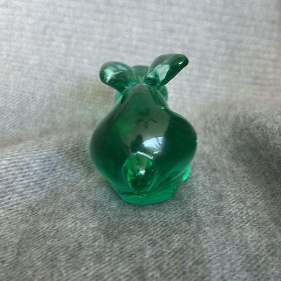 Vintage Silvestri Art Glass Green Sitting Bunny Rabbit Figurine Paperweight - Picture 4 of 5